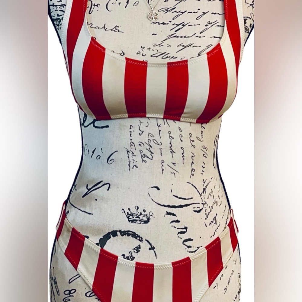 SOLID & STRIPED
The Riad Cream Stripe Elle Bikini top medium/ bottom small